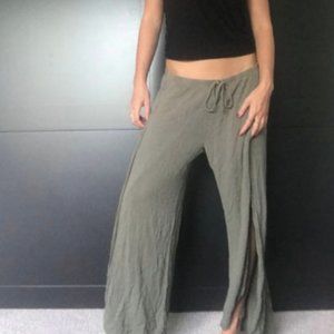 Chic and comfortable Light weight pants!